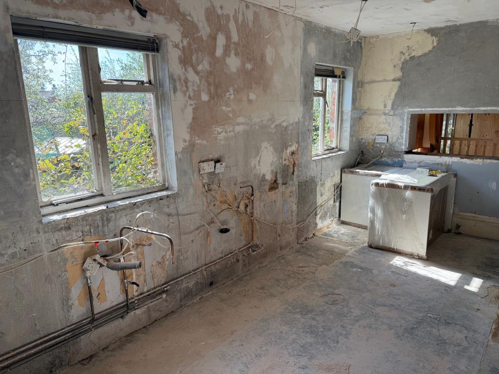 Lot: 62 - SUBSTANTIAL DETACHED PROPERTY AND LAND WITH POTENTIAL - Ground floor flat dining room